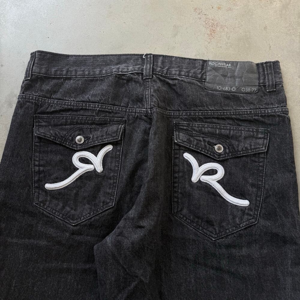 Vintage Y2K Rocawear Embroidered Logo Baggy Hip Hop Retro Jean Shorts Size 42 - Picture 4 of 7